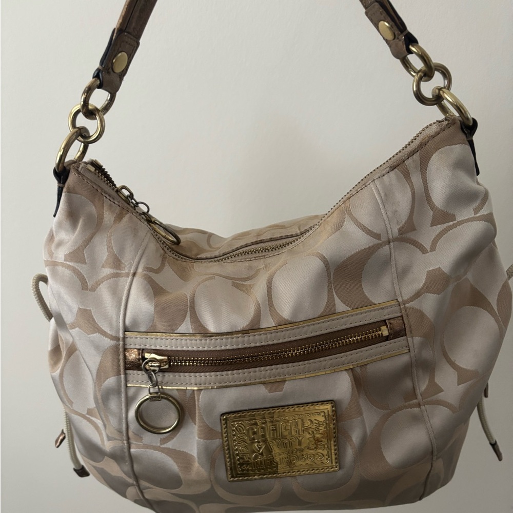 Coach Poppy drawstring Signature Beige and Tan Shoulder Bag - Picture 11 of 17